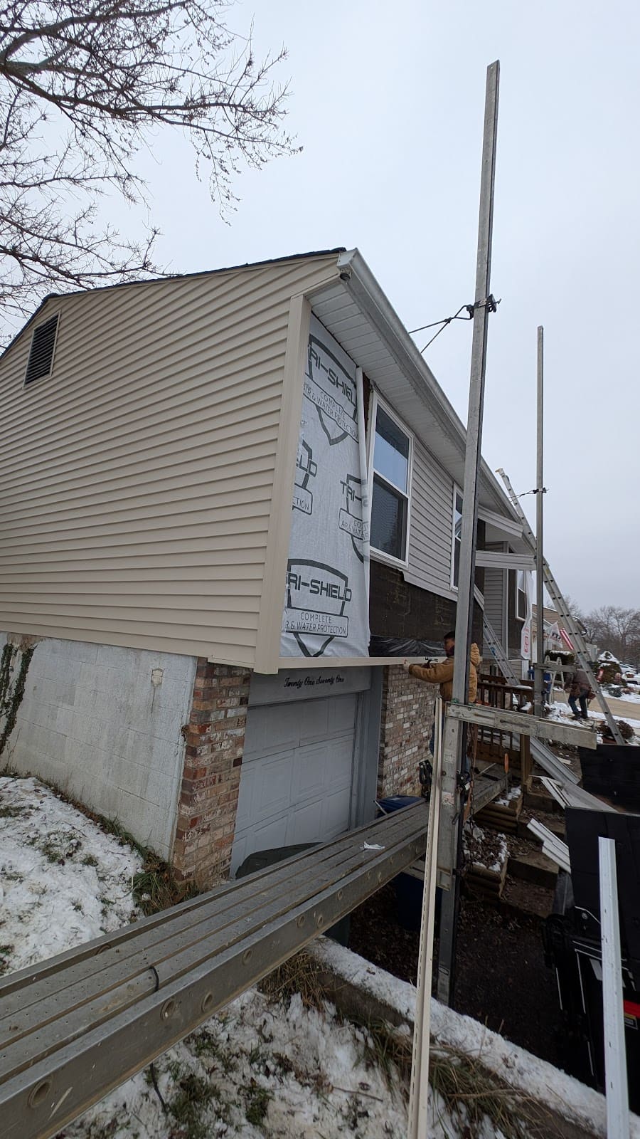 DTE Roofing professionals installing new shingles on Columbus home
