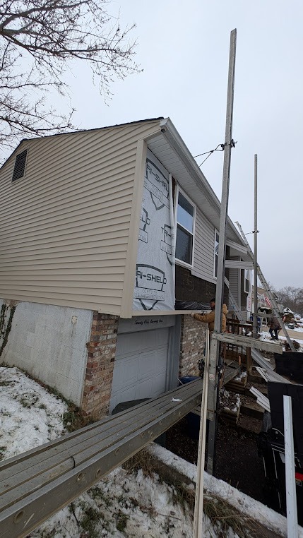 DTE Roofing professionals installing new shingles on Columbus home